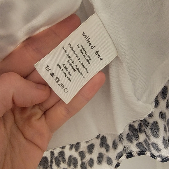 Aritzia snow leopard open back crop top - Picture 4 of 4